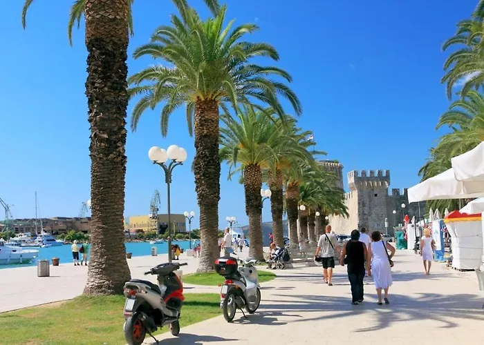 Apartament In With Terrace, Air Conditioning, Wifi, Washing Machine 4215-1 Trogir