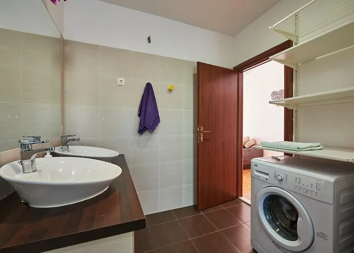 Apartament In With Terrace, Air Conditioning, Wifi, Washing Machine 4215-1