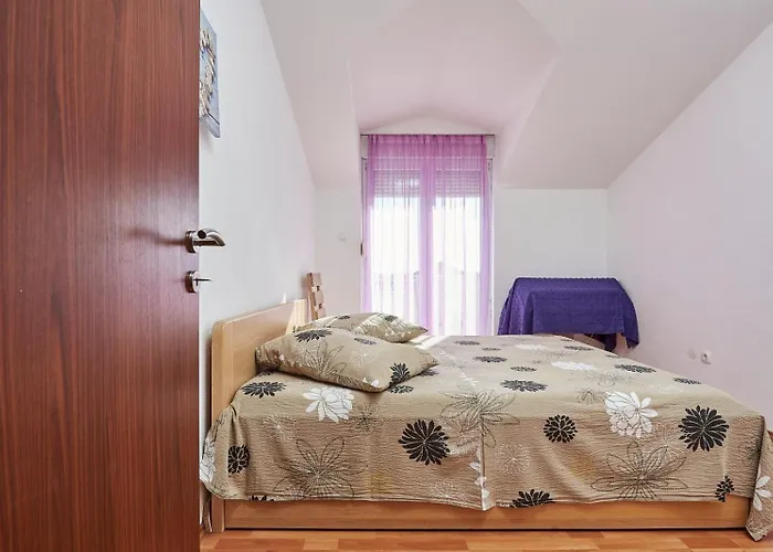Apartament In With Terrace, Air Conditioning, Wifi, Washing Machine 4215-1 Trogir