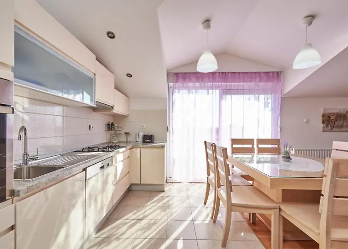 In With Terrace, Air Conditioning, Wifi, Washing Machine 4215-1 Apartament Trogir