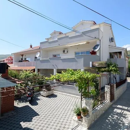 In With Terrace, Air Conditioning, Wifi, Washing Machine 4215-1