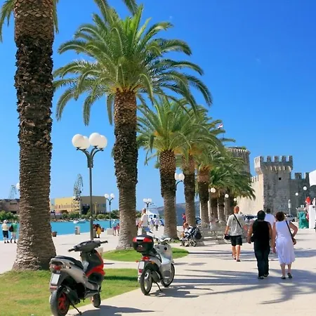 شقة In With Terrace, Air Conditioning, Wifi, Washing Machine 4215-1 تروغير