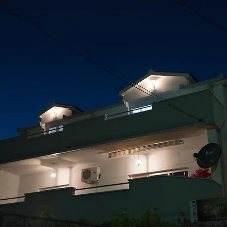 In With Terrace, Air Conditioning, Wifi, Washing Machine 4215-1 شقة *