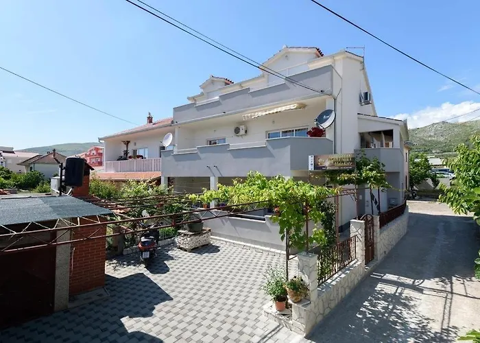 In With Terrace, Air Conditioning, Wifi, Washing Machine 4215-1 * Trogir