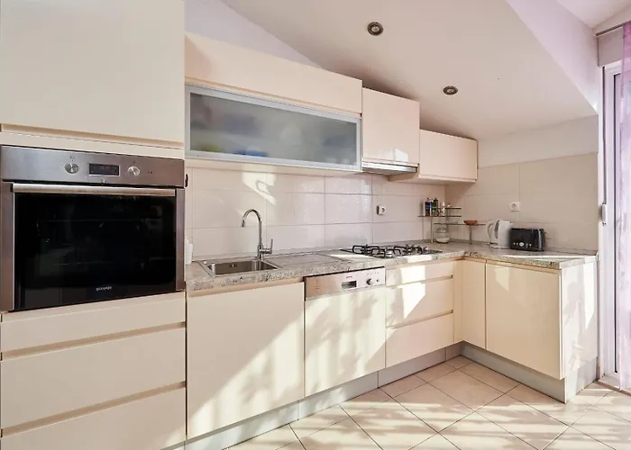 In With Terrace, Air Conditioning, Wifi, Washing Machine 4215-1 Appartement *