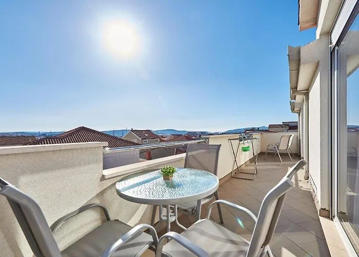 Appartement In With Terrace, Air Conditioning, Wifi, Washing Machine 4215-1 Trogir