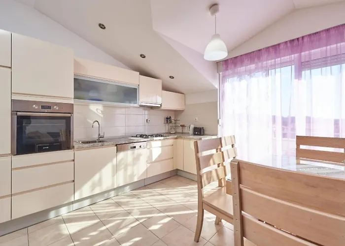 In With Terrace, Air Conditioning, Wifi, Washing Machine 4215-1 Appartement Trogir